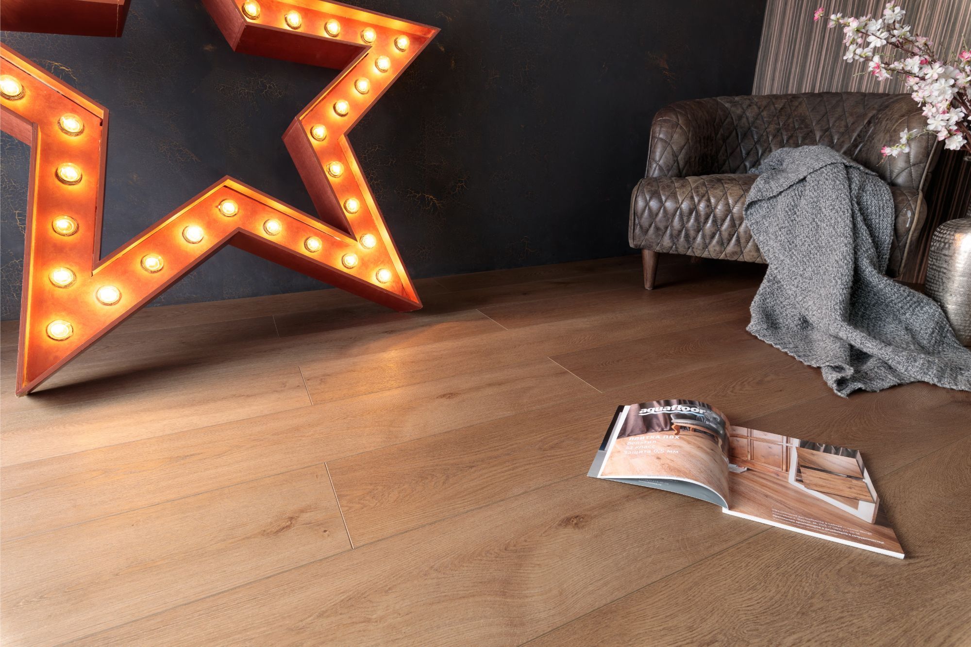 Кварцвиниловая плитка Aqua Floor Realwood XXL AF8024XXL 1800x228 Дуб Темный замковый кварц винил напольный