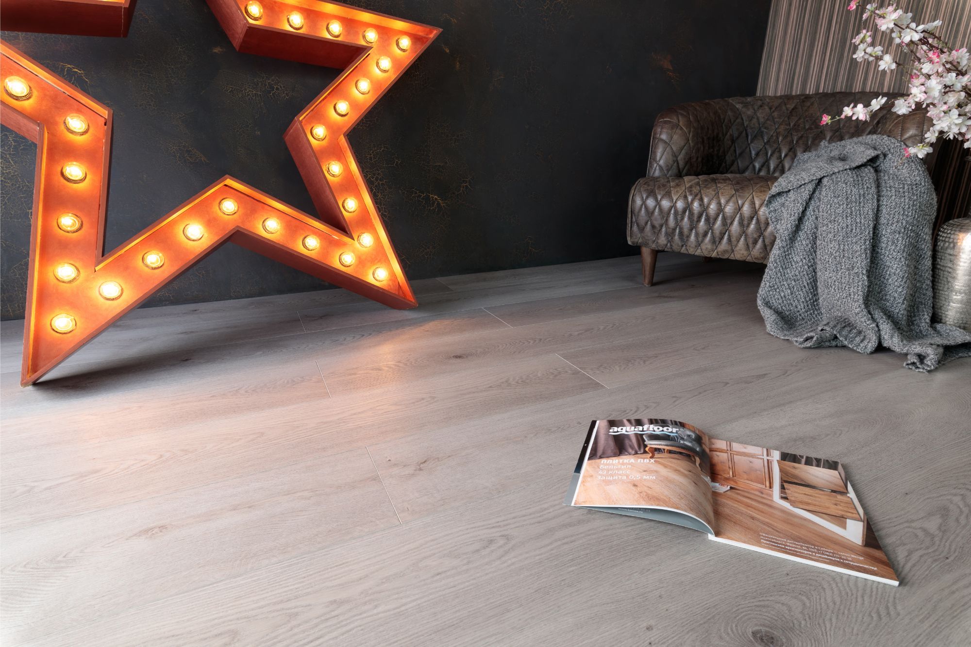 Кварцвиниловая плитка Aqua Floor Realwood XXL AF8024XXL 1800x228 Дуб Темный замковый кварц винил напольный