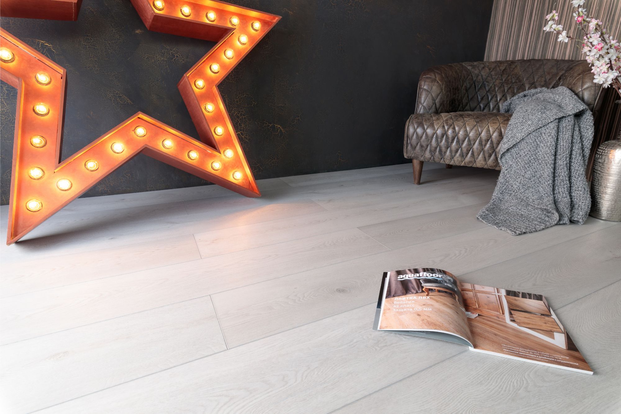 Кварцвиниловая плитка Aqua Floor Realwood XXL AF8024XXL 1800x228 Дуб Темный замковый кварц винил напольный